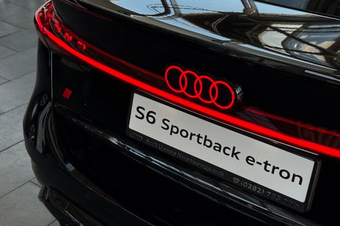 Audi%20S6%20Sportback%20e-tron