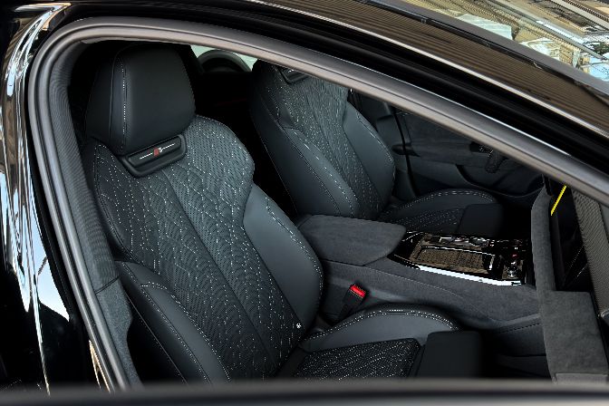 Audi%20S6%20Sportback%20e-tron