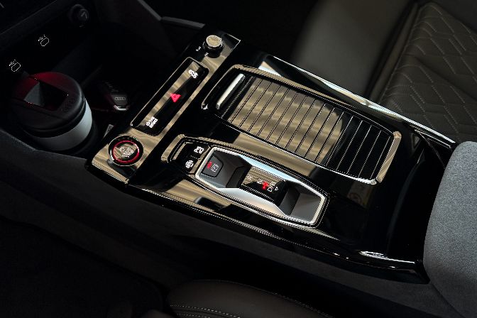 Audi%20S6%20Sportback%20e-tron