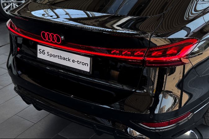 Audi%20S6%20Sportback%20e-tron