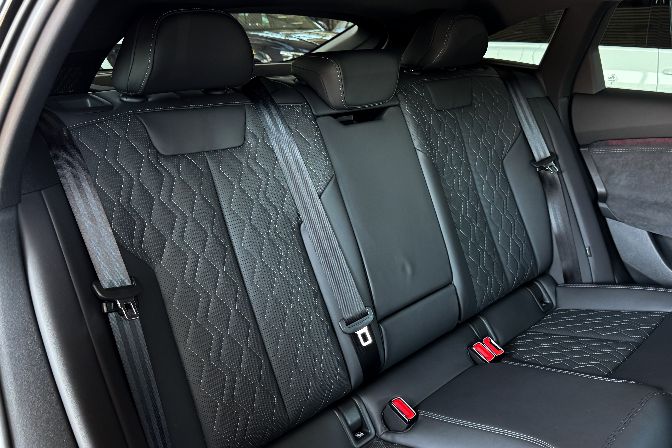 Audi%20S6%20Sportback%20e-tron