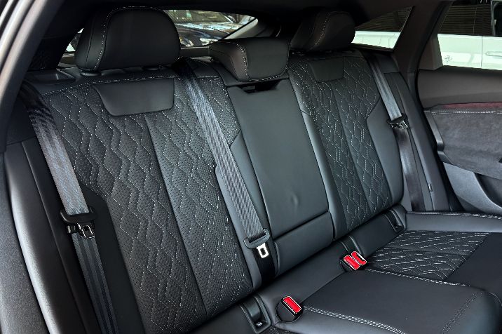 Audi%20S6%20Sportback%20e-tron